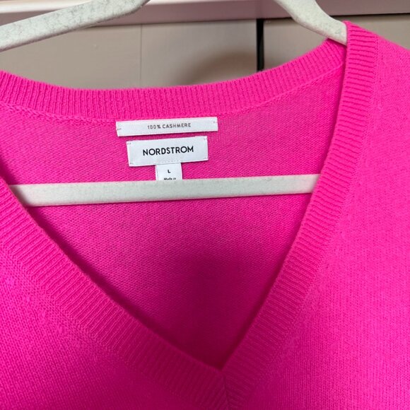 Nordstrom 100% Cashmere Fuscia V-Neck Sweater - Size L - Picture 3 of 3